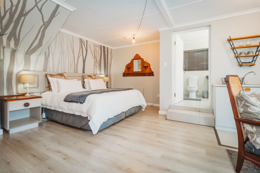6 Bedroom Property for Sale in Heatherlands Western Cape